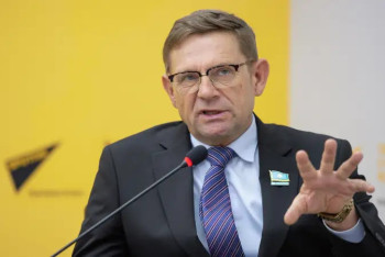 Фотография к новости: "Мені қолдан жасап шығарды": депутат Пономарёв дипфейктер толқынын тоқтатуды талап етті