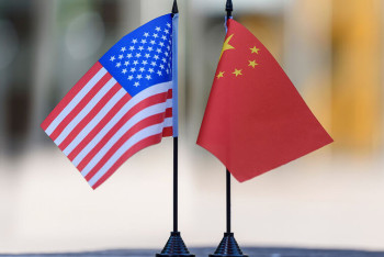 Фотография к новости: АҚШ Қытайдан келетін кейбір тауарларға салынған баж салығын төмендетуі мүмкін