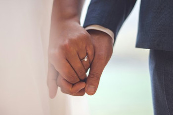 Фотография к новости: Ауыр науқас әйел бүйрек үшін күйеуге шығып, кейін ғашық болып қалған