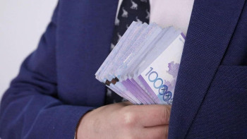 Фотография к новости: Рудныйдың бұрынғы прокуроры 20 млн теңге пара алған кезде ұсталды