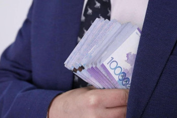 Фотография к новости: Рудныйдың бұрынғы прокуроры 20 млн теңге пара алған кезде ұсталды