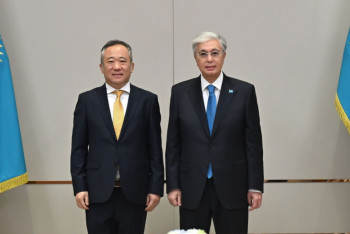 Фотография к новости: Тоқаев Бейжің Тіл және мәдениет университетінің президентін қабылдады