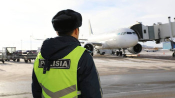 Фотография к новости: Масаң күйдегі жолаушы қоғамдық тәртіпті бұзғаны үшін ұшақтан түсірілді