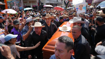 Фотография к новости: Мексикада қала әкімін "Өлілер күні" атып кетті