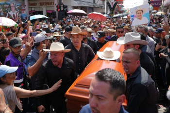 Фотография к новости: Мексикада қала әкімін "Өлілер күні" атып кетті