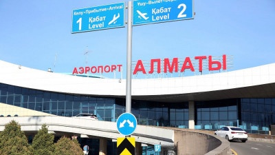 Алматы әуежайында "әдепсіз қылық" көрсеткен мұғалім жұмыстан босатылды