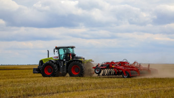 Фотография к новости: Ескі тракторлар азайып келеді: Ауыл шаруашылығы техникасы қалай жаңаруда?