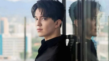 Фотография к новости: Димаш Құдайберген дарынды оқушыларды құттықтады