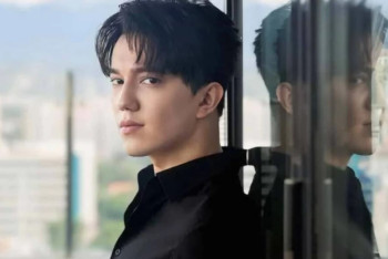 Фотография к новости: Димаш Құдайберген дарынды оқушыларды құттықтады