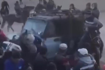 Фотография к новости: Көкпар кезінде жол талғамайтын көлікпен аттарды қаққан жүргізуші ұсталды