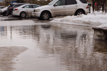 Фотография к новости: Жаңбыр, қар, көктайғақ: 11 облыста жүргізушілерге абай болу ескертілді