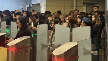 Фотография к новости: Алматы метросында “Оңай” істемей, жолаушылар метроға кіре алмады