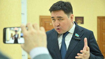 Фотография к новости: Депутат: Банктер халықтың есебінен пайда көріп отыр