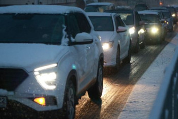 Фотография к новости: 10 км – үш сағатта: Алматы облысында жүргізушілер жол жөндеу жұмыстарына шағымданды