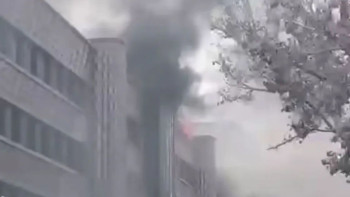 Фотография к новости: Алматыда бос тұрған әкімшілік ғимараттан өрт шықты