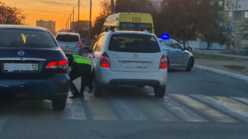 Фотография к новости: Ақтауда жаяу жүргіншілер өткелінде 7 жасар қызды көлік қағып кетті