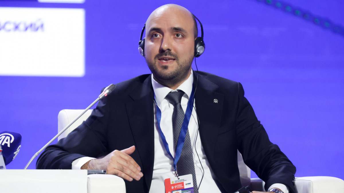  Арман Мухатов  