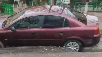 Фотография к новости: Шымкентте жаңа төселген асфальт опырылып түсті