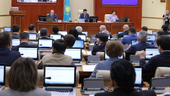 Фотография к новости: Депутаттар тағы бірнеше заңды жұмысқа алды