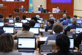 Фотография к новости: Депутаттар тағы бірнеше заңды жұмысқа алды