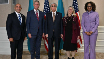 Фотография к новости: Мемлекет басшысы америкалық конгрессмендерді Қазақстанға шақырды