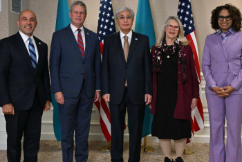 Фотография к новости: Мемлекет басшысы америкалық конгрессмендерді Қазақстанға шақырды