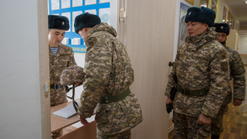 Фотография к новости: Сенатор әскери қызметтегі тәртіп мәселесін көтерді