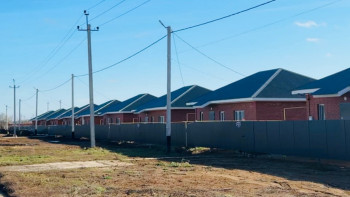 Фотография к новости: БҚО-да су тасқынынан зардап шеккендерге арналған үйлер салынып бітті