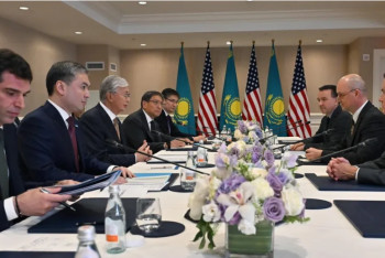 Фотография к новости: Тоқаев Чабо Лейкомен кездесті