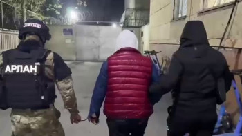 Фотография к новости: Мемлекеттік қызметшіден 10 млн теңге бопсалаған блогер-журналист ұсталды