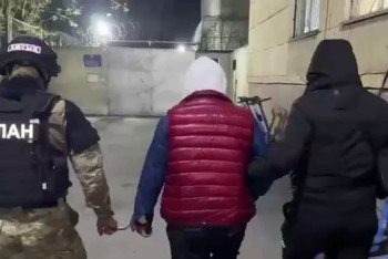 Фотография к новости: Мемлекеттік қызметшіден 10 млн теңге бопсалаған блогер-журналист ұсталды