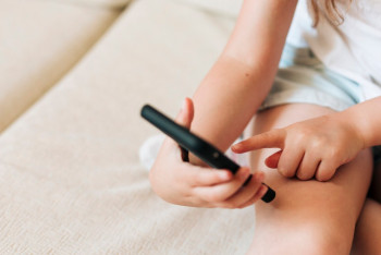 Фотография к новости: Дания 15 жасқа толмаған балаларға әлеуметтік желілерді пайдалануға тыйым салды