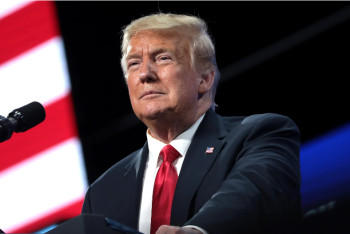 Фотография к новости: Трамп әрбір америкалыққа 2000 доллардан төлеуге уәде берді