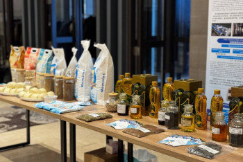 Фотография к новости: Ұннан балға дейін: СҚО Қытай елшілігінде жәрмеңке өткізді