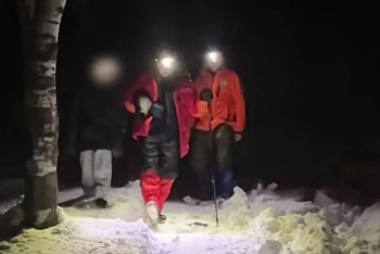 Фотография к новости: Алматы тауларында әйел мен баласы тайғақ жотада қалып қойды