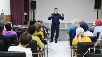 Фотография к новости: Зейнеткерлерді телефон алаяқтарынан қалай қорғауға болады