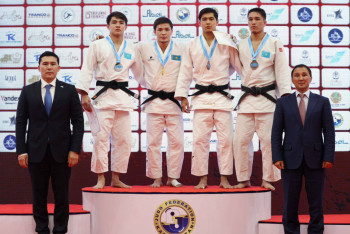 Фотография к новости: Ербол Мырзабосынов дзюдодан Қазақстан чемпионатының жеңімпаздарын марапаттады