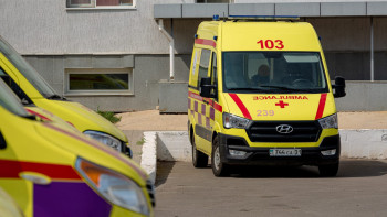 Фотография к новости: Басына кондиционер құлаған фельдшердің жағдайы белгілі болды