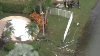 Фотография к новости: Ямайкаға гуманитарлық көмек апара жатқан ұшақ жеке үйдің ауласына құлады