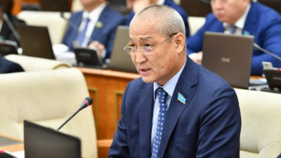 Біз түгілі Американың өзі ЛГБТ сияқты теріс бағыттарды қоғамға жат деп таныды – депутат