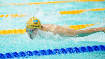 Фотография к новости: Әділбек Мусин суда жүзуден Ислам ойындарында күміс медаль жеңіп алды