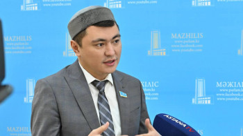 Фотография к новости: Мұқаев үйден шықпай-ақ алданып жатқан адамдар жайында айтты