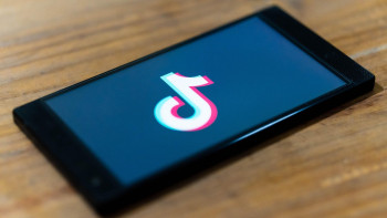 Фотография к новости: 5 жасар балалар TikTok-қа еркін тіркеліп жүр: Аймағамбетов үш өзекті мәселе көтерді