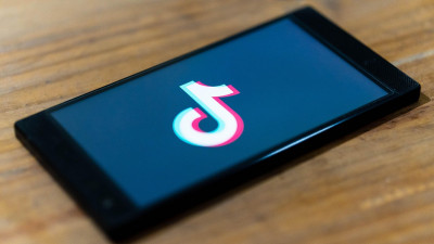 5 жасар балалар TikTok-қа еркін тіркеліп жүр: Аймағамбетов үш өзекті мәселе көтерді