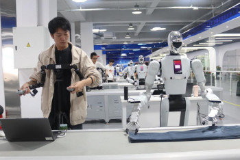 Фотография к новости: Қытай роботтарды қалай оқытады?