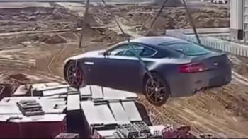 Фотография к новости: Ғимарат төбесіндегі дрифт: Шымкенттік азамат көлікпен 12 қабатқа “көтерілді”