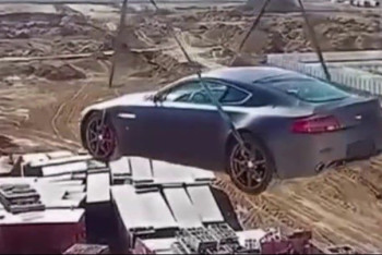 Фотография к новости: Ғимарат төбесіндегі дрифт: Шымкенттік азамат көлікпен 12 қабатқа “көтерілді”