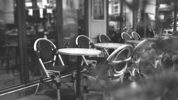 Фотография к новости: Кафе мен мейрамханалардың 22:00-ден кейін жұмыс істеуіне тыйым салынады