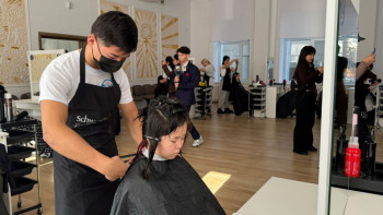 Фотография к новости: Астанада жас шаштараз шеберлері бақ сынады