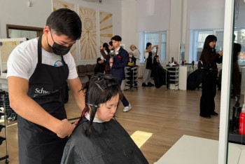 Фотография к новости: Астанада жас шаштараз шеберлері бақ сынады